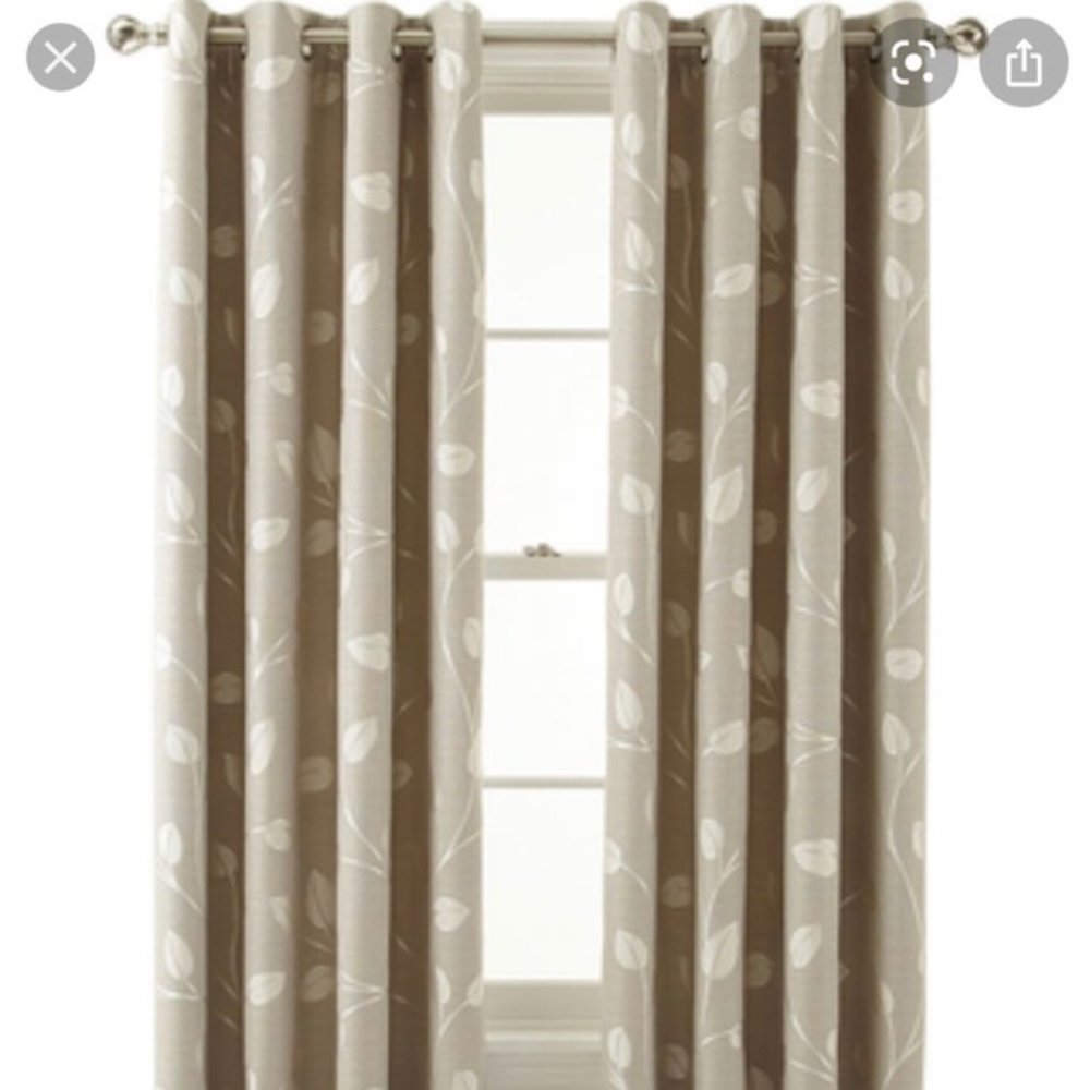 Martha Window Hampton Leaf lined Grommet Panel #2 (50 x 84 inches)